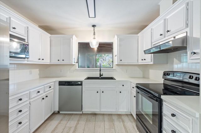 109 White Sands DR, Lakeway, TX 78734