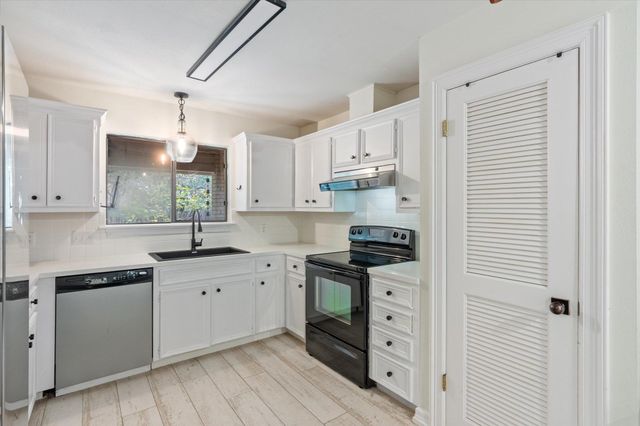 109 White Sands DR, Lakeway, TX 78734