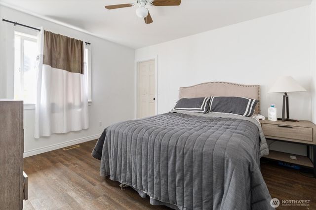 1853 SW Olive St., Oak Harbor, WA 98277