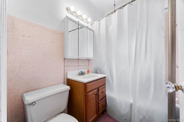 3707 20th Road, Astoria, NY 11105