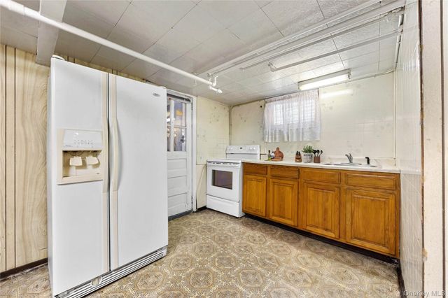 3707 20th Road, Astoria, NY 11105