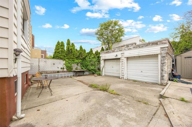 3707 20th Road, Astoria, NY 11105