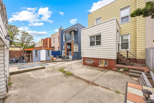 3707 20th Road, Astoria, NY 11105