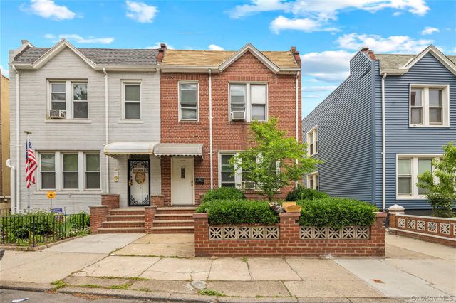 3707 20th Road, Astoria, NY 11105