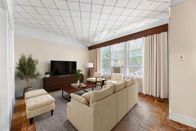 3707 20th Road, Astoria, NY 11105