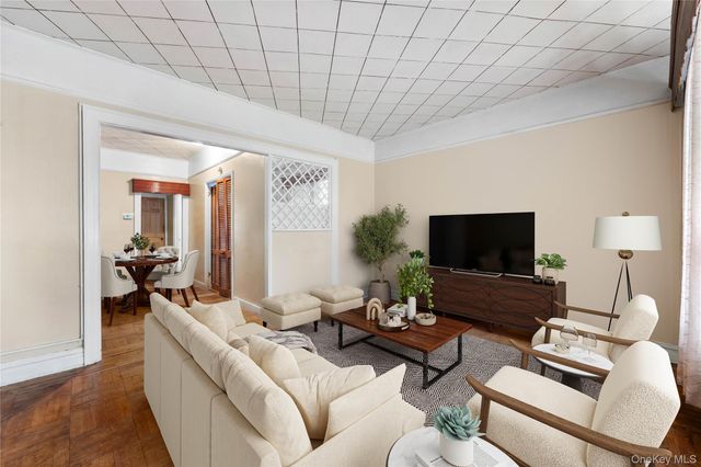 3707 20th Road, Astoria, NY 11105