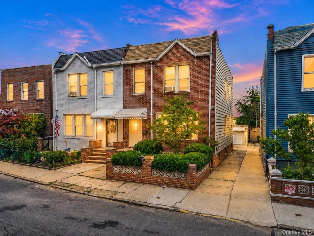 3707 20th Road, Astoria, NY 11105