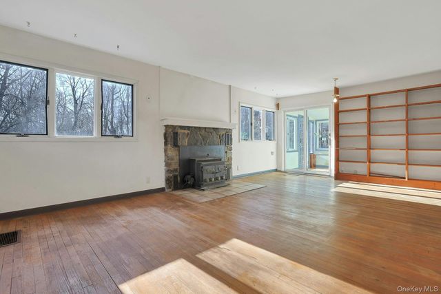 35 Mountain Trail, Croton-on-hudson, NY 10520