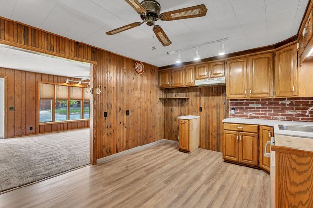 545 N Colby Ave, Valley Center, KS 67147