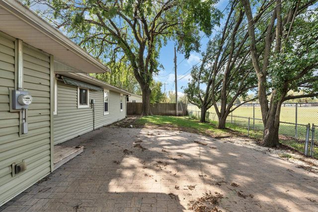 545 N Colby Ave, Valley Center, KS 67147