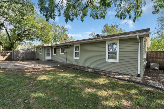 545 N Colby Ave, Valley Center, KS 67147