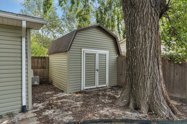 545 N Colby Ave, Valley Center, KS 67147