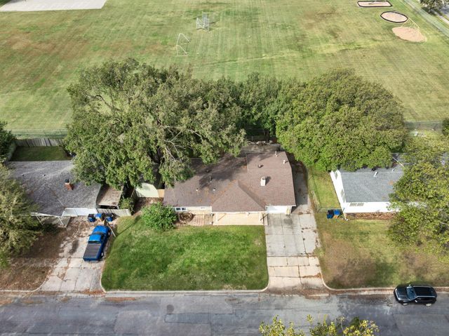 545 N Colby Ave, Valley Center, KS 67147