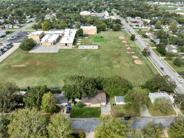 545 N Colby Ave, Valley Center, KS 67147