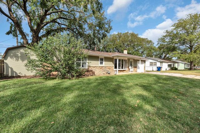 545 N Colby Ave, Valley Center, KS 67147