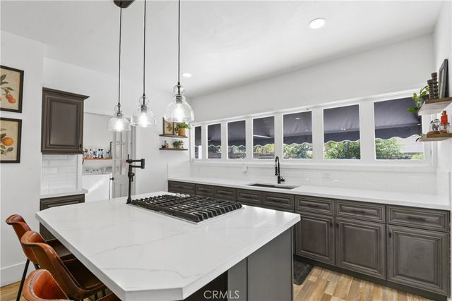 1033 W Palm Avenue, Redlands, CA 92373