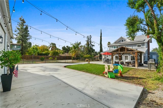 1033 W Palm Avenue, Redlands, CA 92373