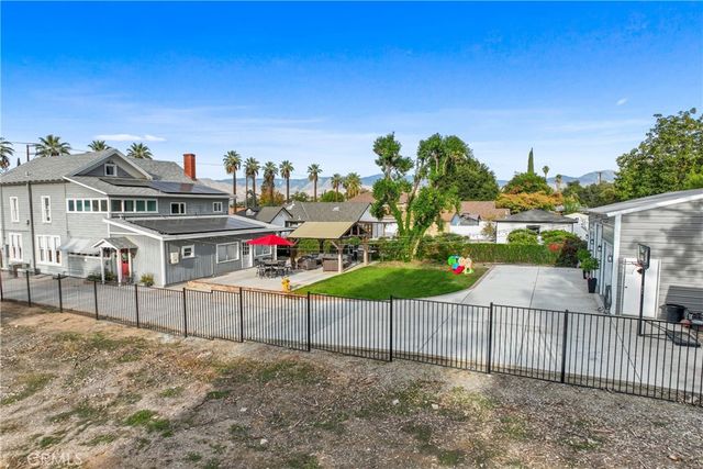 1033 W Palm Avenue, Redlands, CA 92373