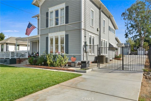 1033 W Palm Avenue, Redlands, CA 92373