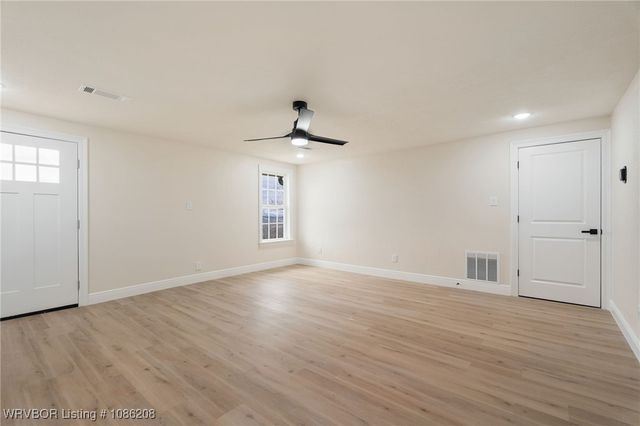 1401 Azure Hills Drive, Van Buren, AR 72956