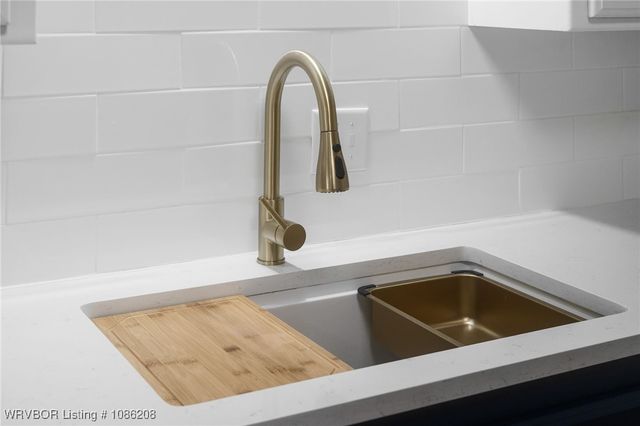 1401 Azure Hills Drive, Van Buren, AR 72956