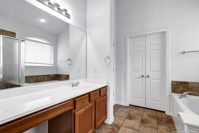 1917 Francis Drake, Windcrest, TX 78239