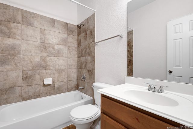 1917 Francis Drake, Windcrest, TX 78239