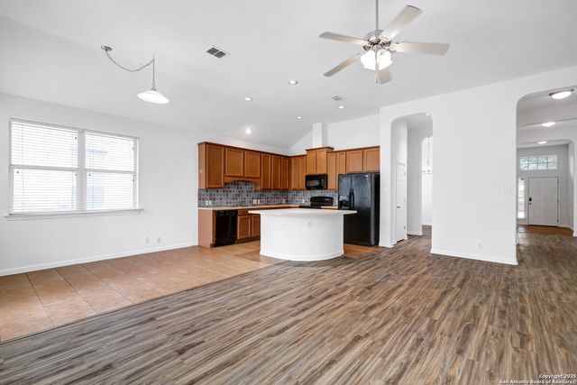 1917 Francis Drake, Windcrest, TX 78239
