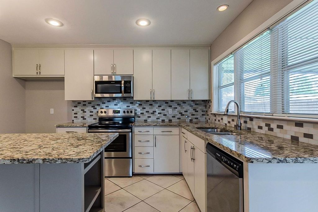 4917 Ashlock Drive, The Colony, TX 75056 — photo 2