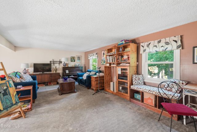 102 Marl Circle, Ravena, NY 12143