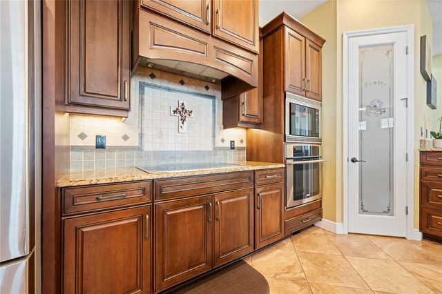 204 BENGAL CIRCLE, Oldsmar, FL 34677