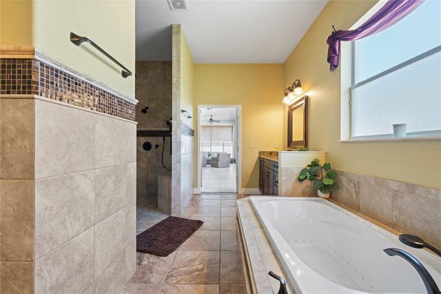 204 BENGAL CIRCLE, Oldsmar, FL 34677