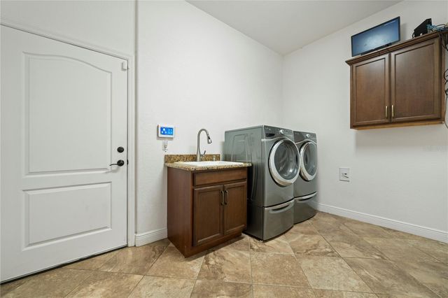 204 BENGAL CIRCLE, Oldsmar, FL 34677