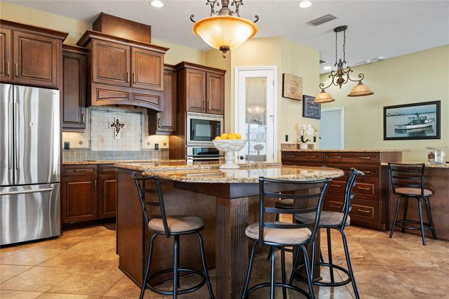 204 BENGAL CIRCLE, Oldsmar, FL 34677