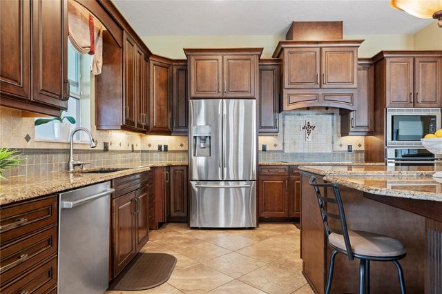 204 BENGAL CIRCLE, Oldsmar, FL 34677