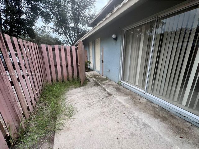 910 E Cypress Way E, Palm Springs, FL 33406