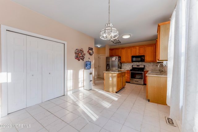 58 Danella Way, Howell, NJ 07731