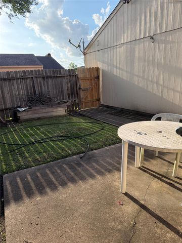8652 Maplecrest Drive, Houston, TX 77099