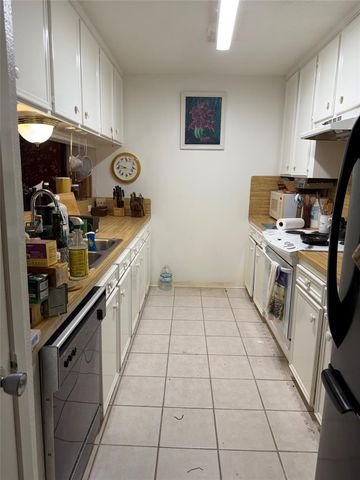 8652 Maplecrest Drive, Houston, TX 77099
