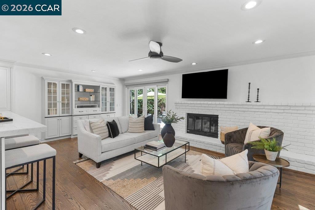 Image 16 of property listing at 407 Fremerey Ct, Danville, CA 94506