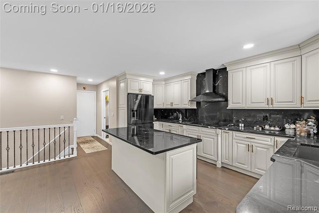 49685 Richardson Drive, Shelby Twp, MI 48315