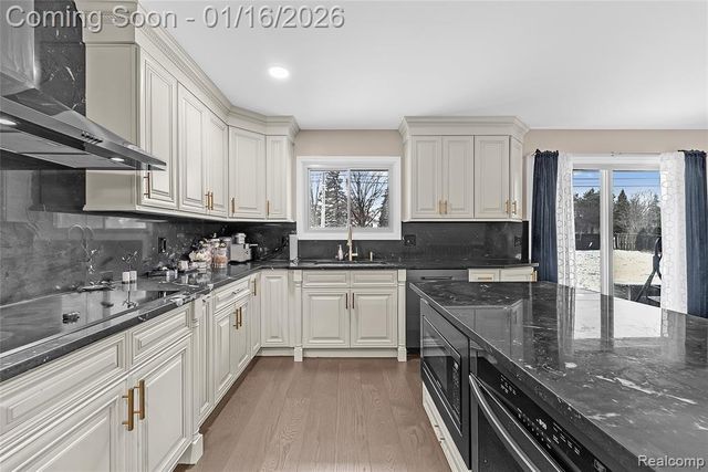 49685 Richardson Drive, Shelby Twp, MI 48315