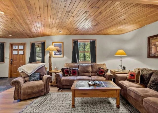 1140 Vine Avenue, Big Bear City, CA 92314