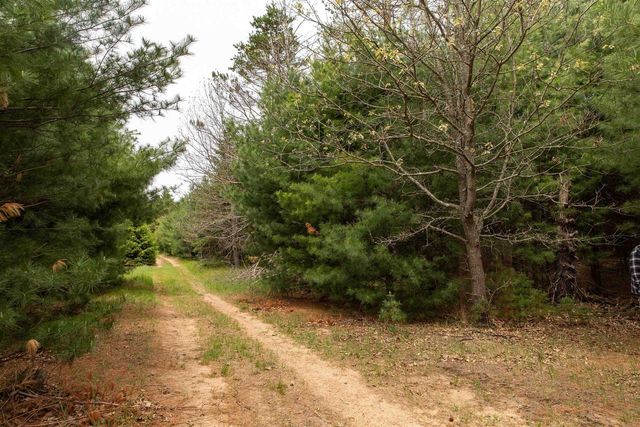 119 Duck Creek Avenue, Westfield, WI 53964
