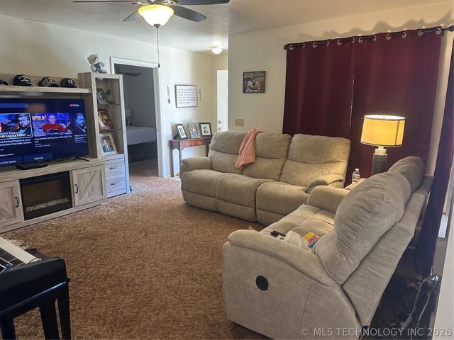 907 W Knisley, Checotah, OK 74426