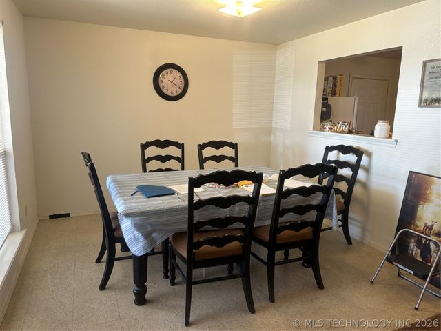 907 W Knisley, Checotah, OK 74426