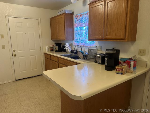 907 W Knisley, Checotah, OK 74426