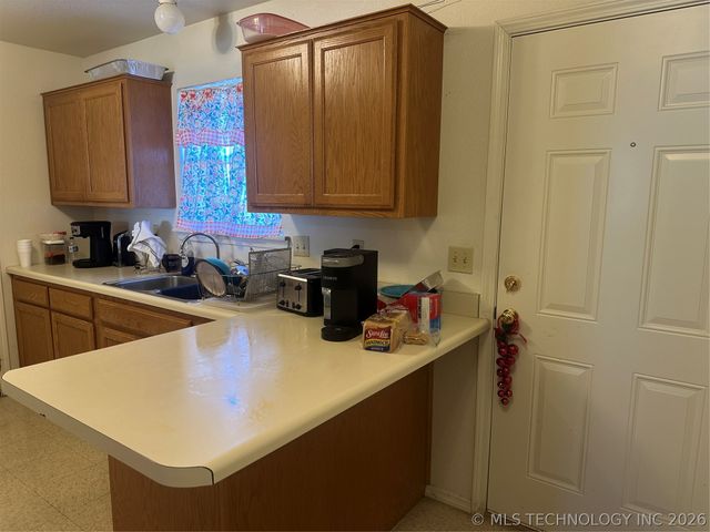 907 W Knisley, Checotah, OK 74426