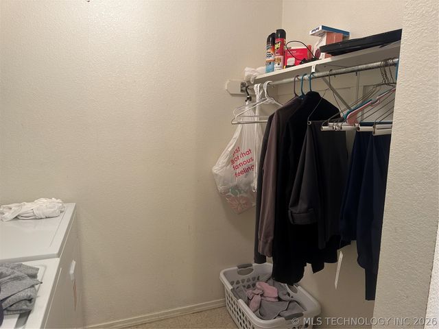 907 W Knisley, Checotah, OK 74426