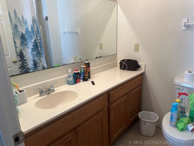 907 W Knisley, Checotah, OK 74426